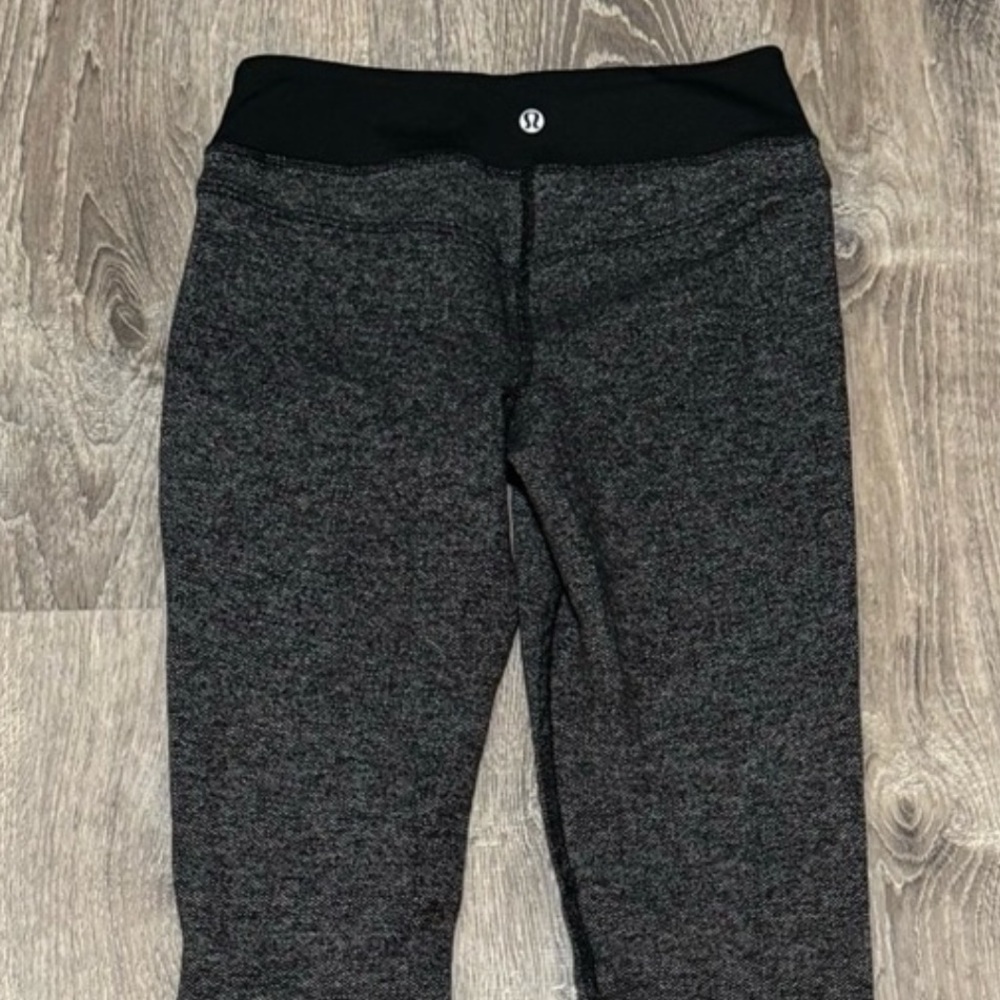 Lululemon leggings. 28 inch inseam.